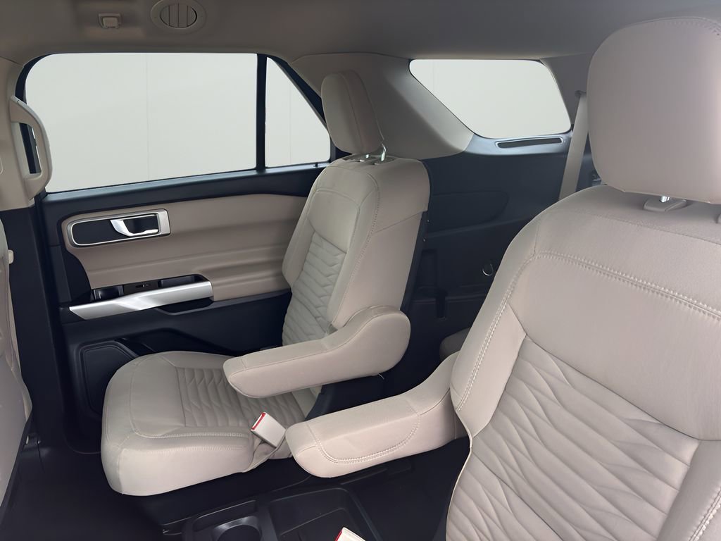 Used 2021 Ford Explorer XLT image 14