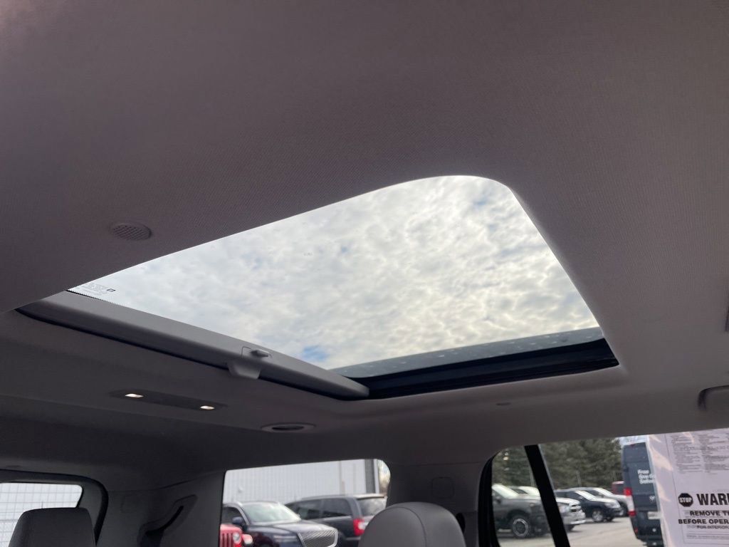 Used 2023 GMC Acadia SLT w/ Technology Package image 36