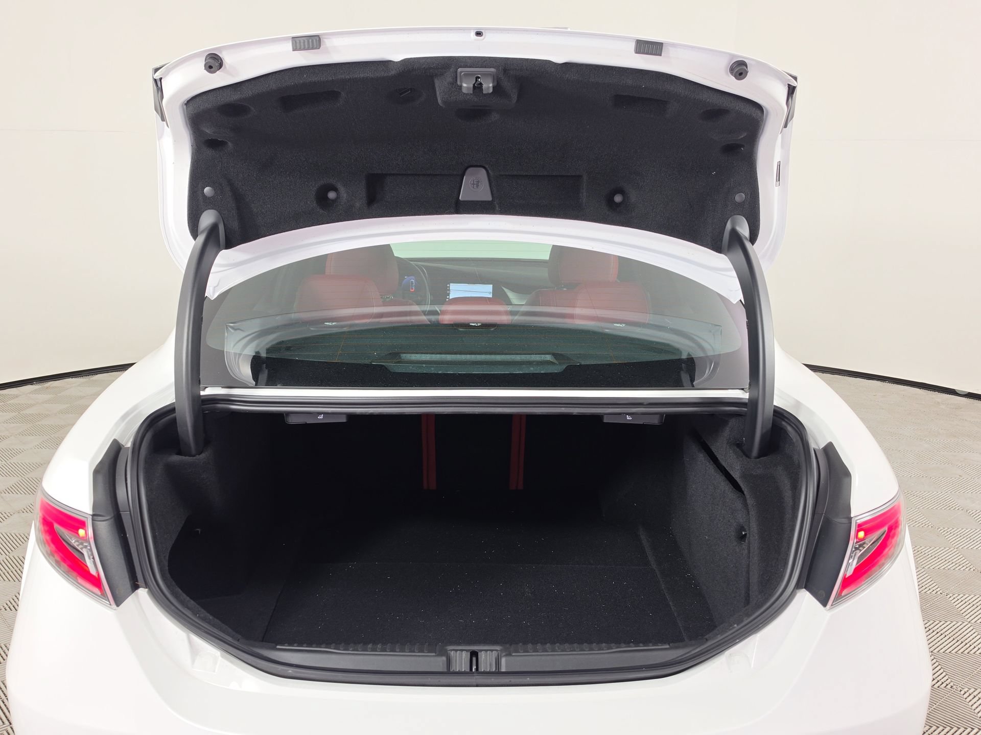 Used 2025 Alfa Romeo Giulia w/ Veloce Package Rwd image 12