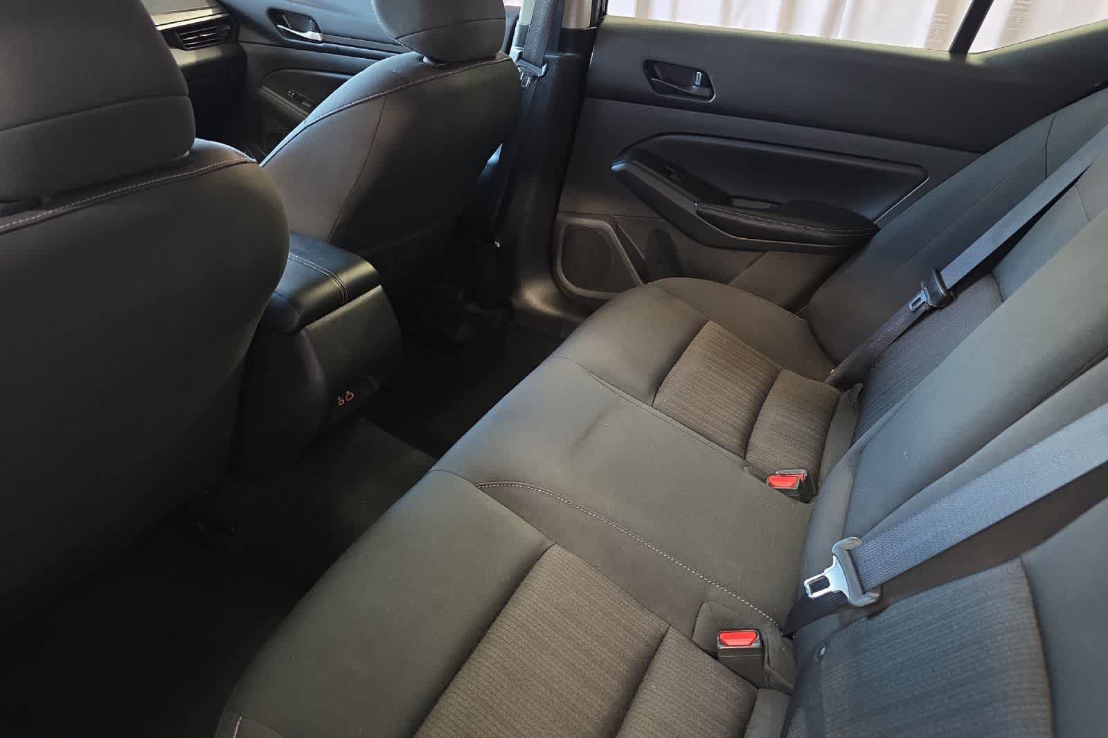 Used 2024 Nissan Altima 2.5 SV w/ SV Premium Package FWD image 5