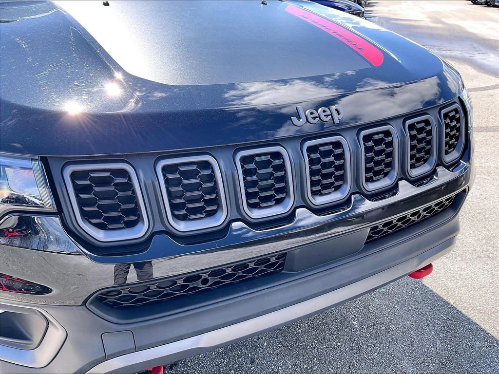 Used 2025 Jeep Compass Trailhawk image 28