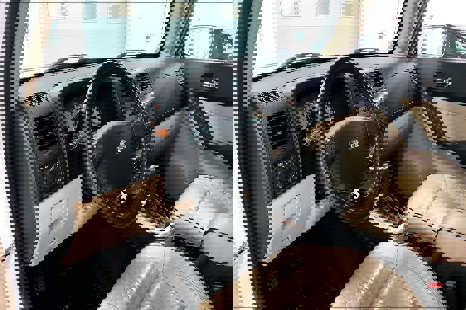 Used 2010 HUMMER H3T Luxury w/ Appearance Package AWD/4WD image 2