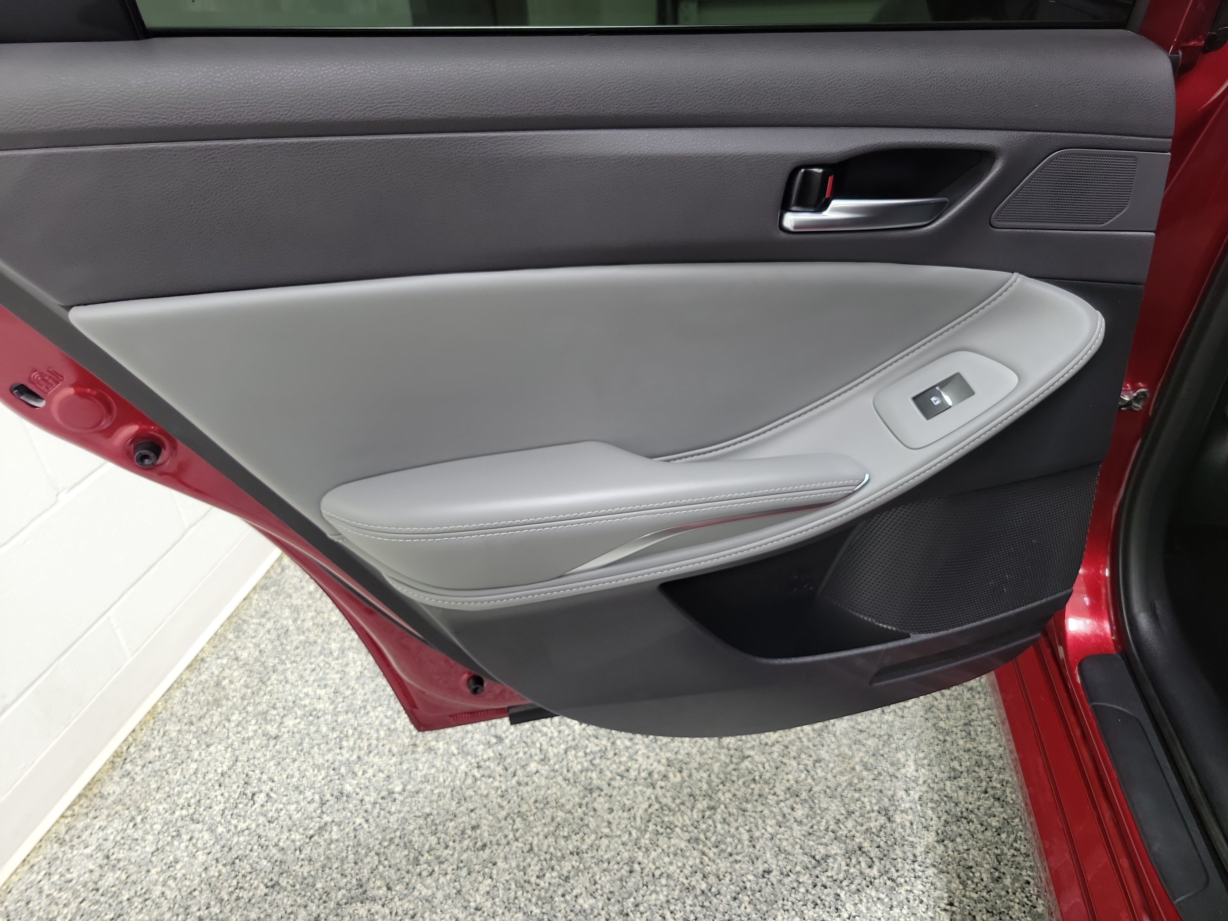 Certified 2022 Toyota Avalon XLE w/ Moonroof Package FWD image 14
