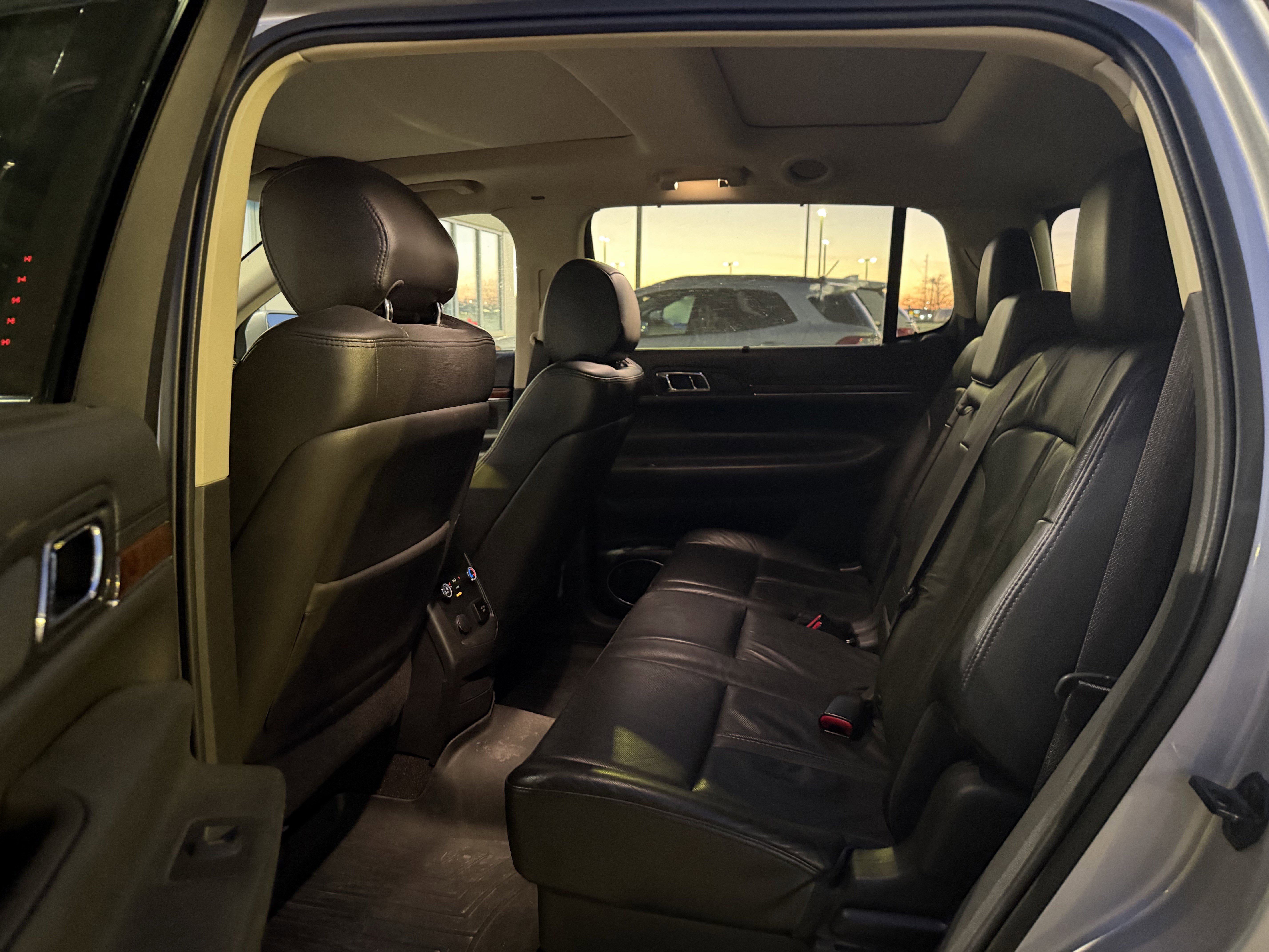 Used 2019 Lincoln MKT AWD image 8