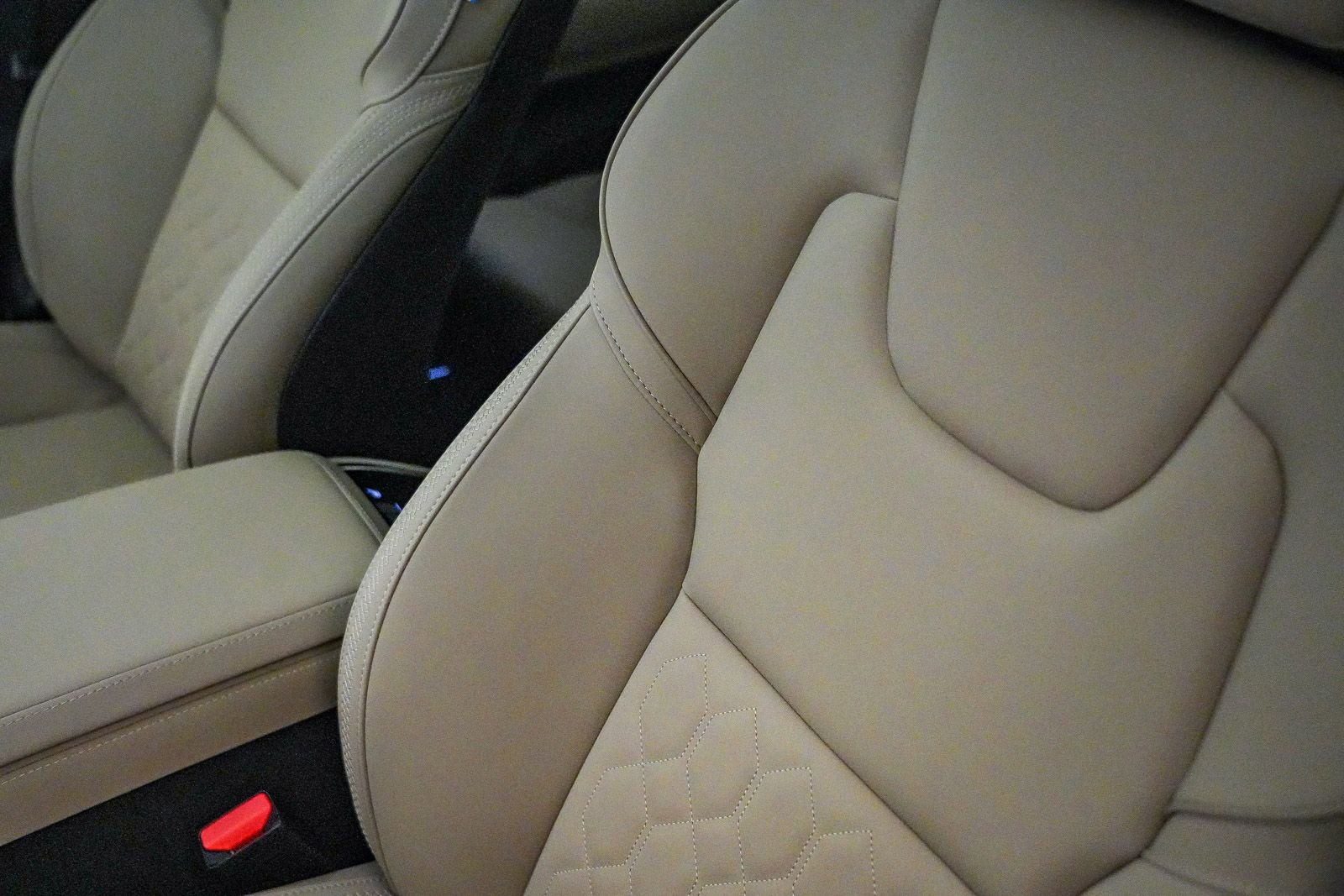 Certified 2026 Volvo XC90 T8 Plus w/ Protection Package Premier AWD/4WD image 27