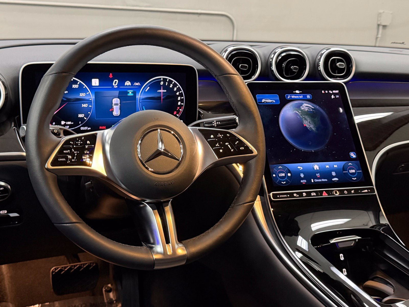 Used 2025 Mercedes-Benz GLC 350e 4MATIC image 36