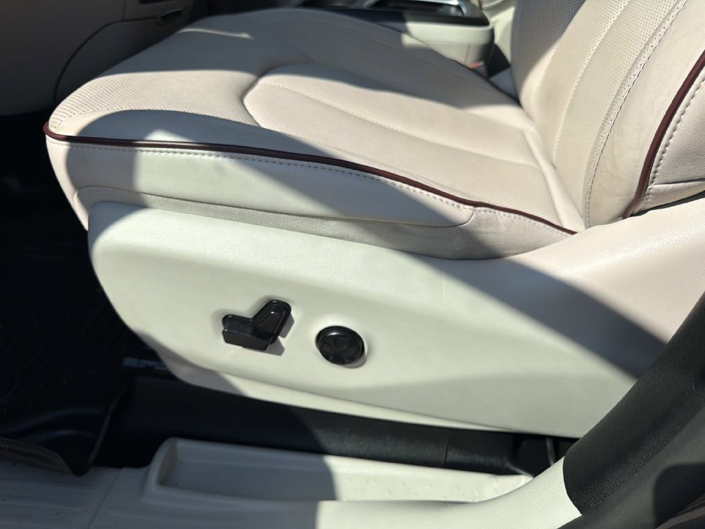 Used 2020 Chrysler Pacifica Limited w/ Advanced Safetytec Group FWD image 20