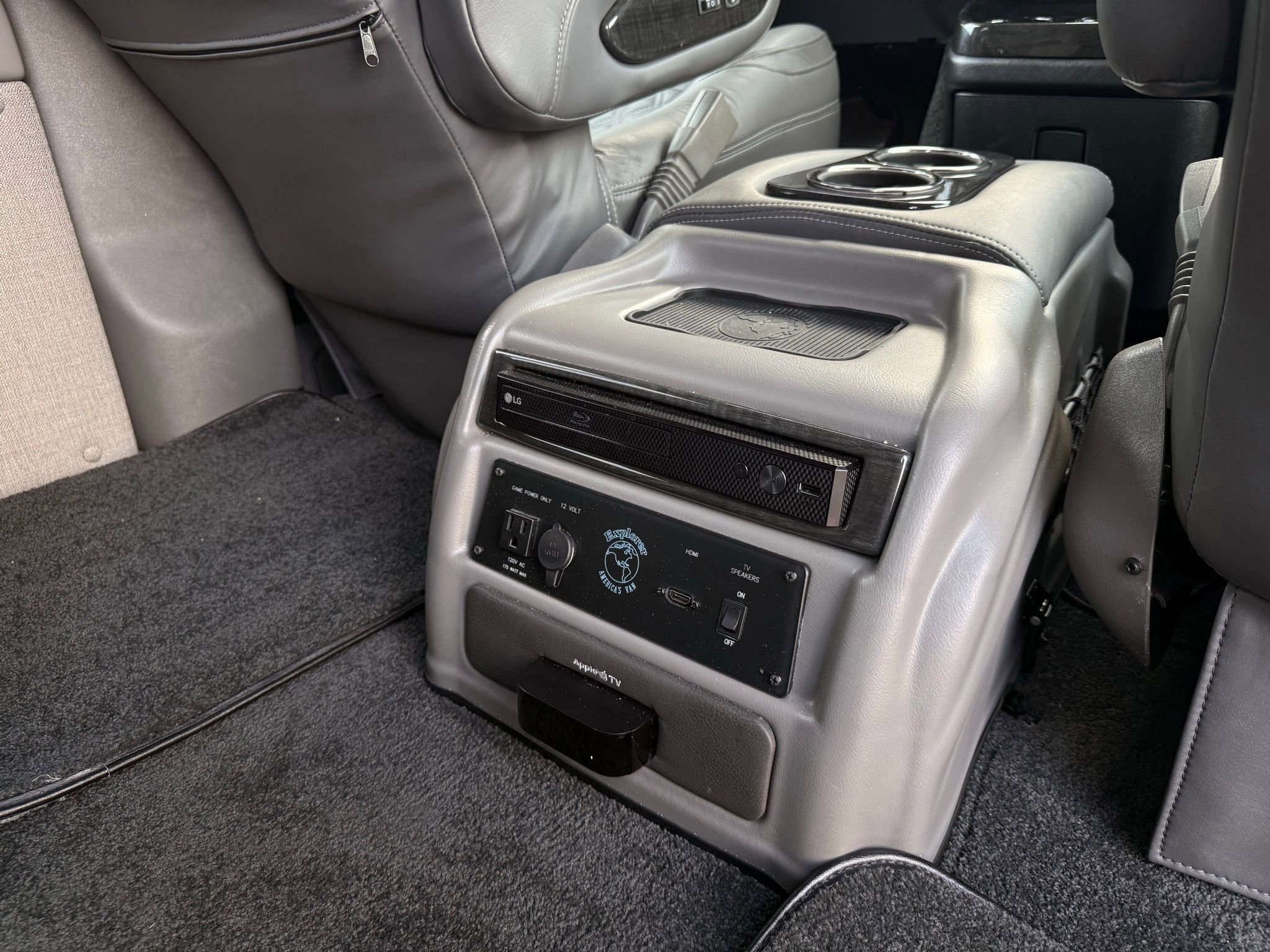 Used 2023 Chevrolet Express 2500 Extended image 33