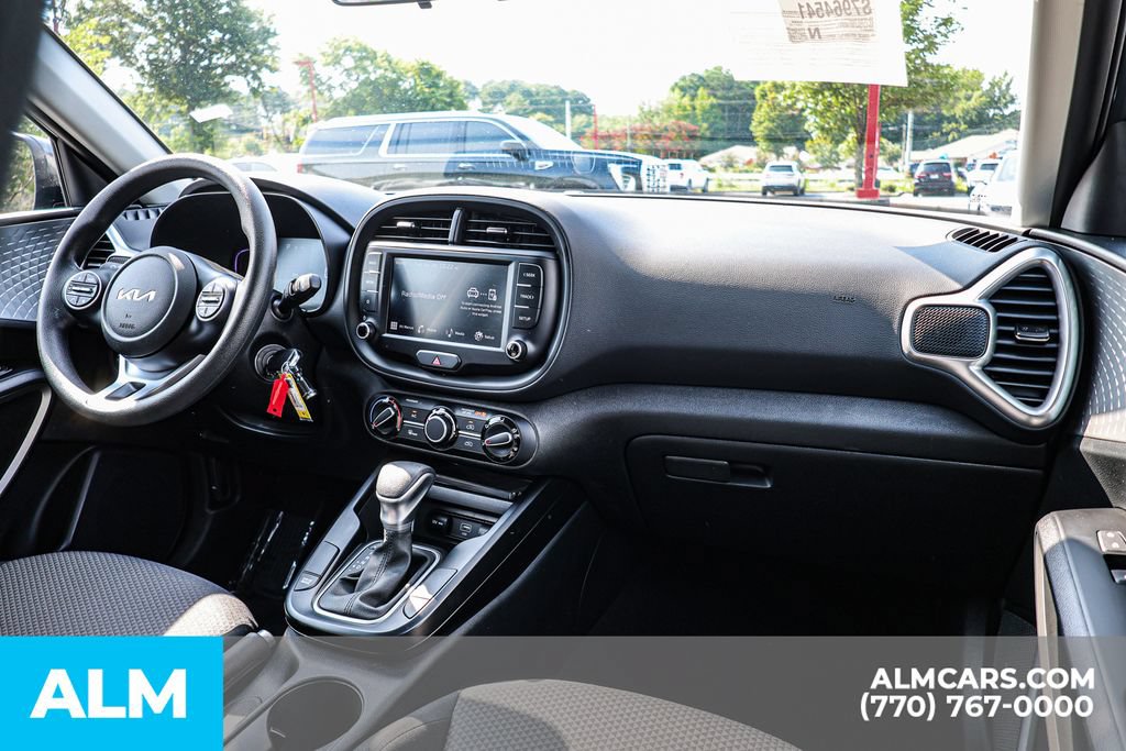 Used 2025 Kia Soul LX w/ LX Technology Package FWD image 29