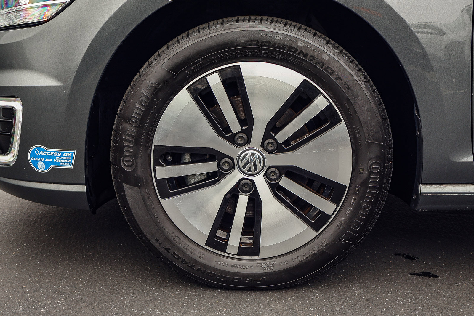 Used 2017 Volkswagen e-Golf SE w/ DC Fast Charging Package image 17