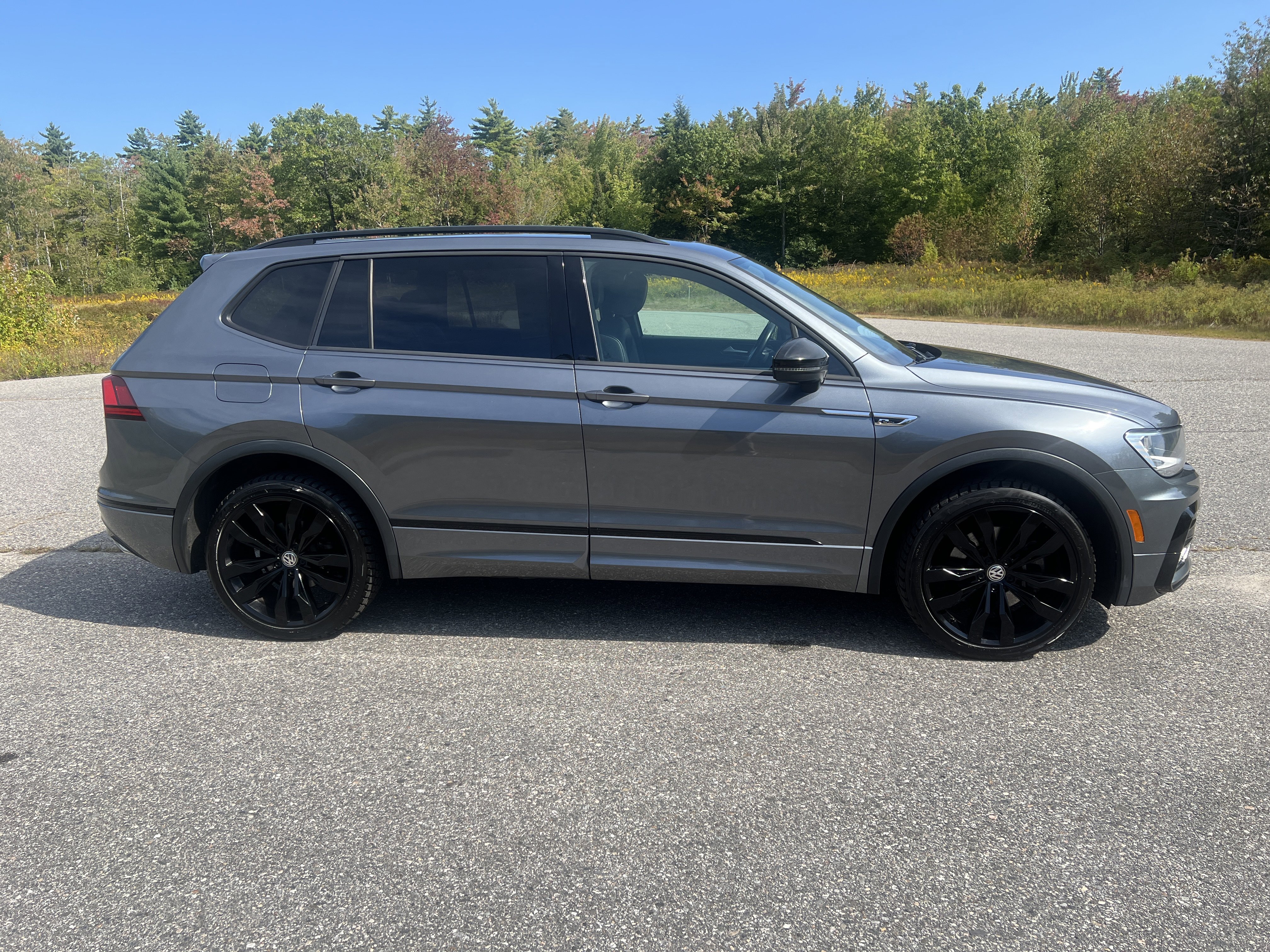 Used 2021 Volkswagen Tiguan SE R-Line image 4