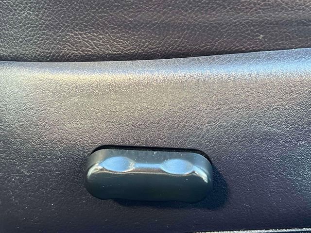 Used 2005 Ford Thunderbird image 20