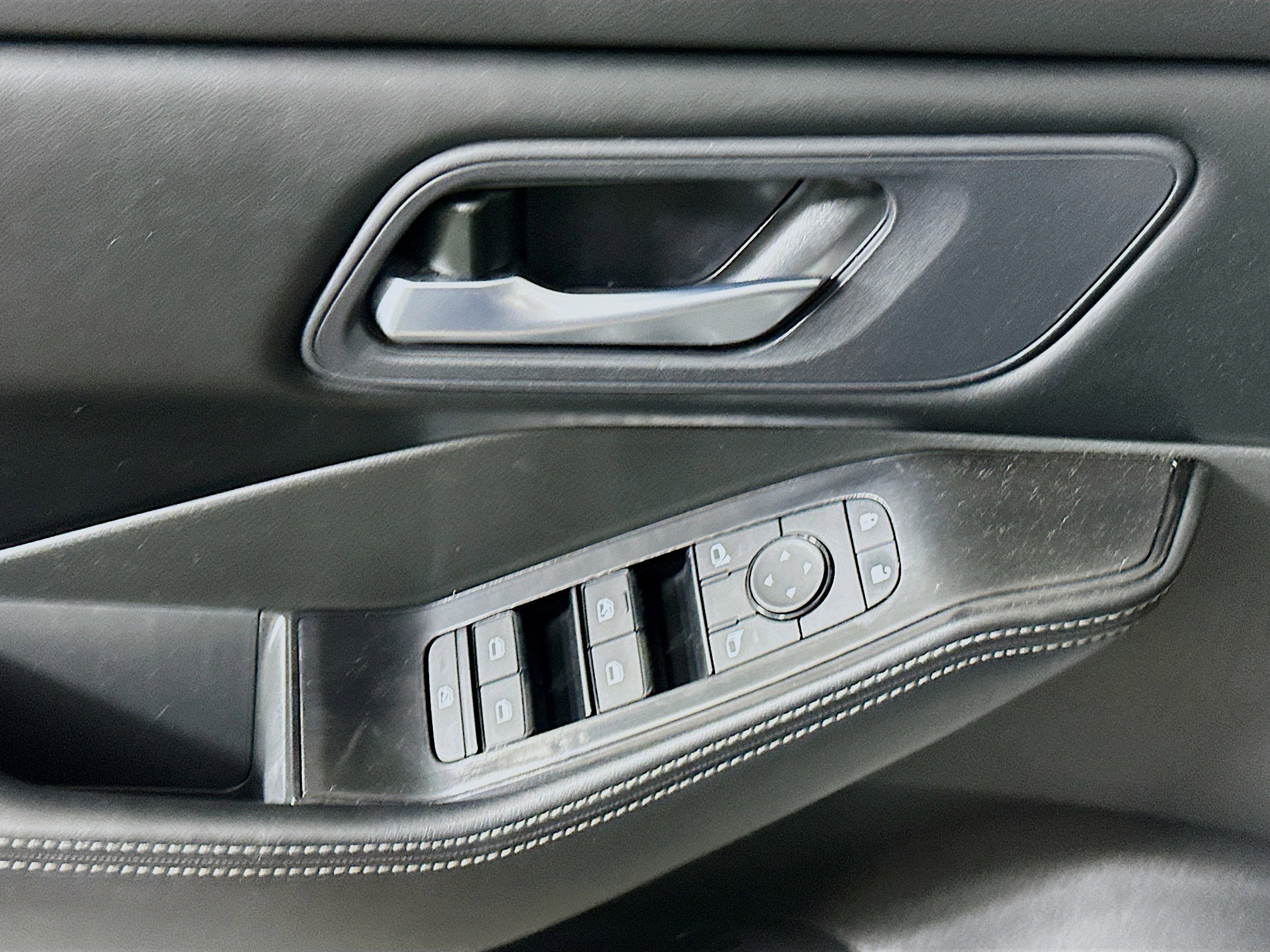 Used 2025 Nissan Rogue SV FWD image 15