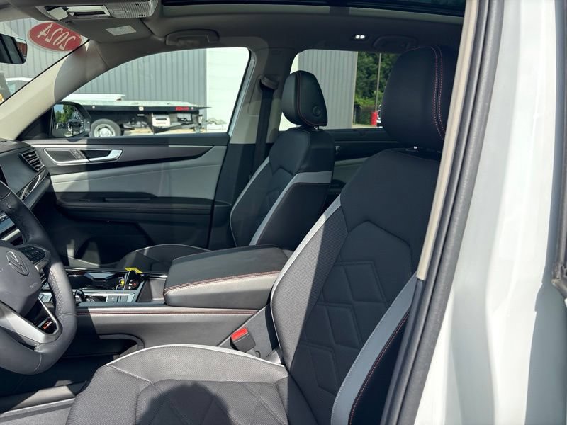 Used 2024 Volkswagen Atlas Peak Edition SEL AWD/4WD image 25