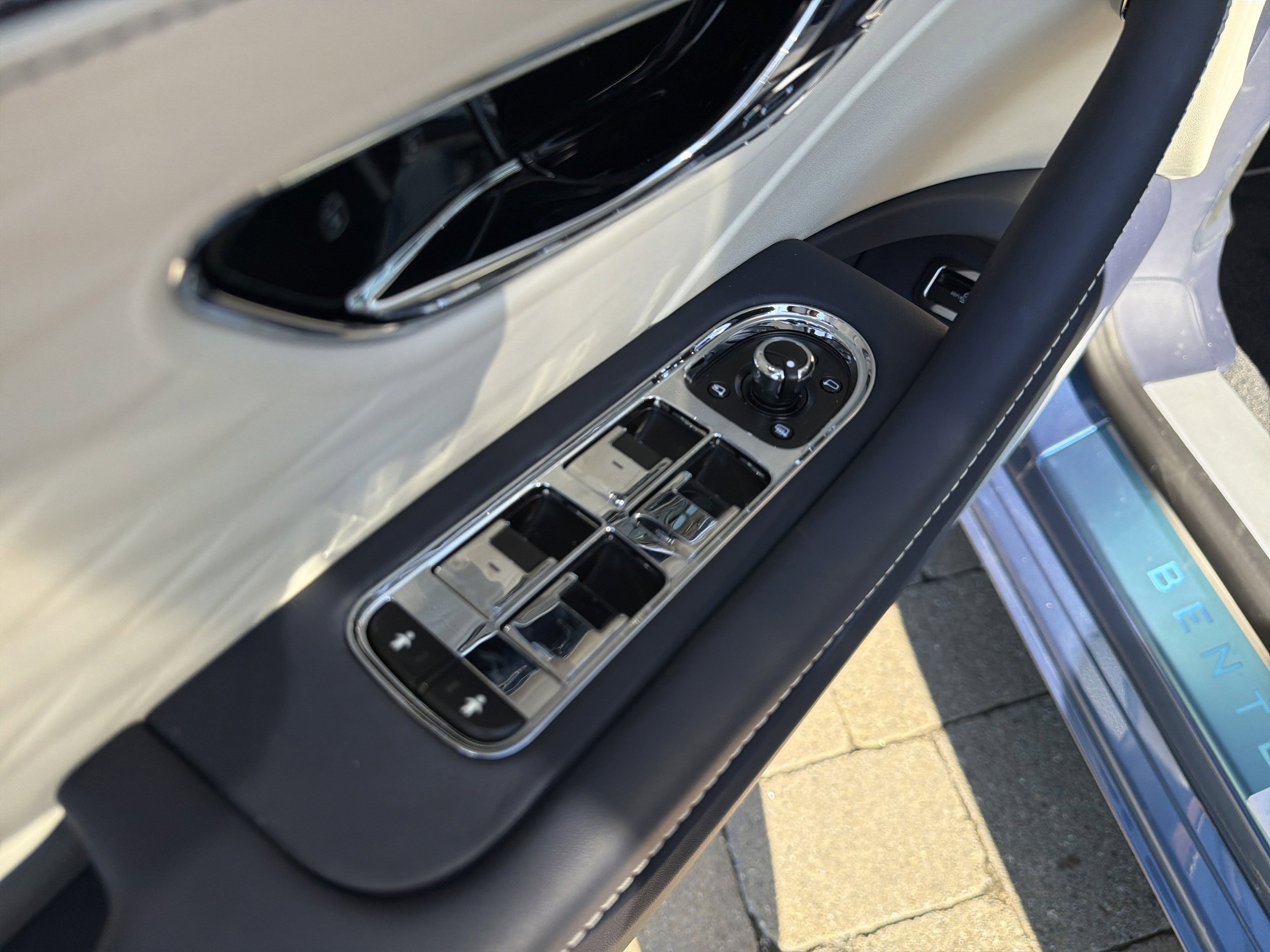 New 2026 Bentley Flying Spur Plug-In Hybrid AWD/4WD image 12