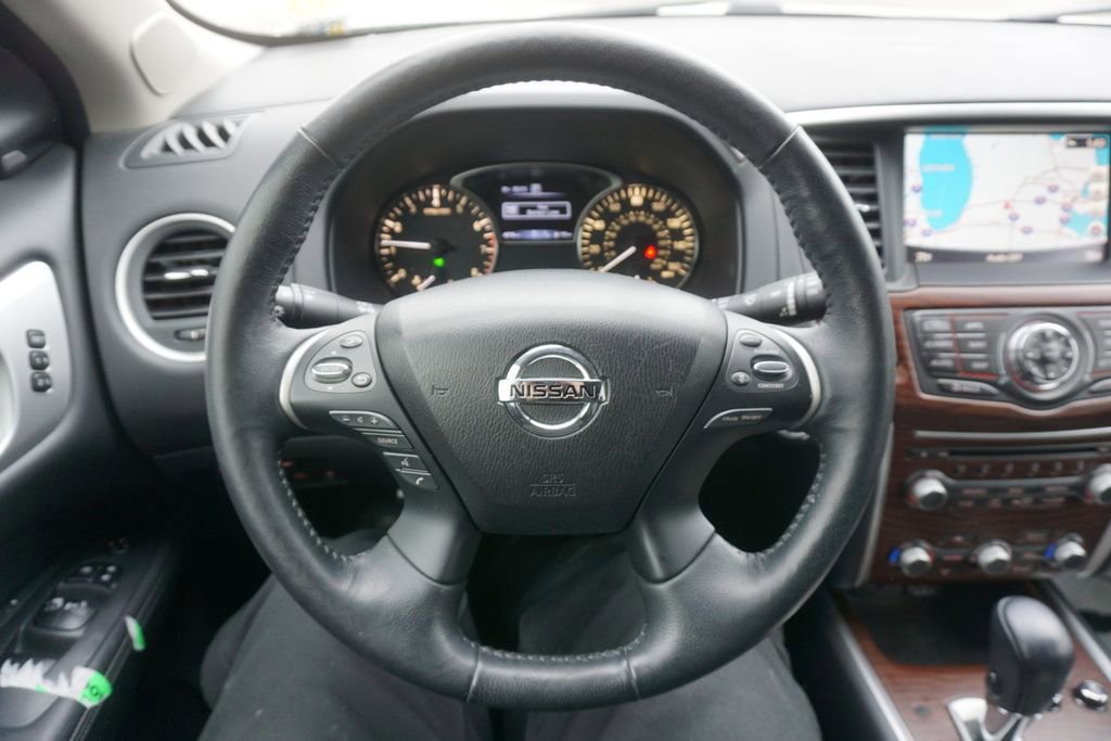 Used 2019 Nissan Pathfinder Platinum image 3