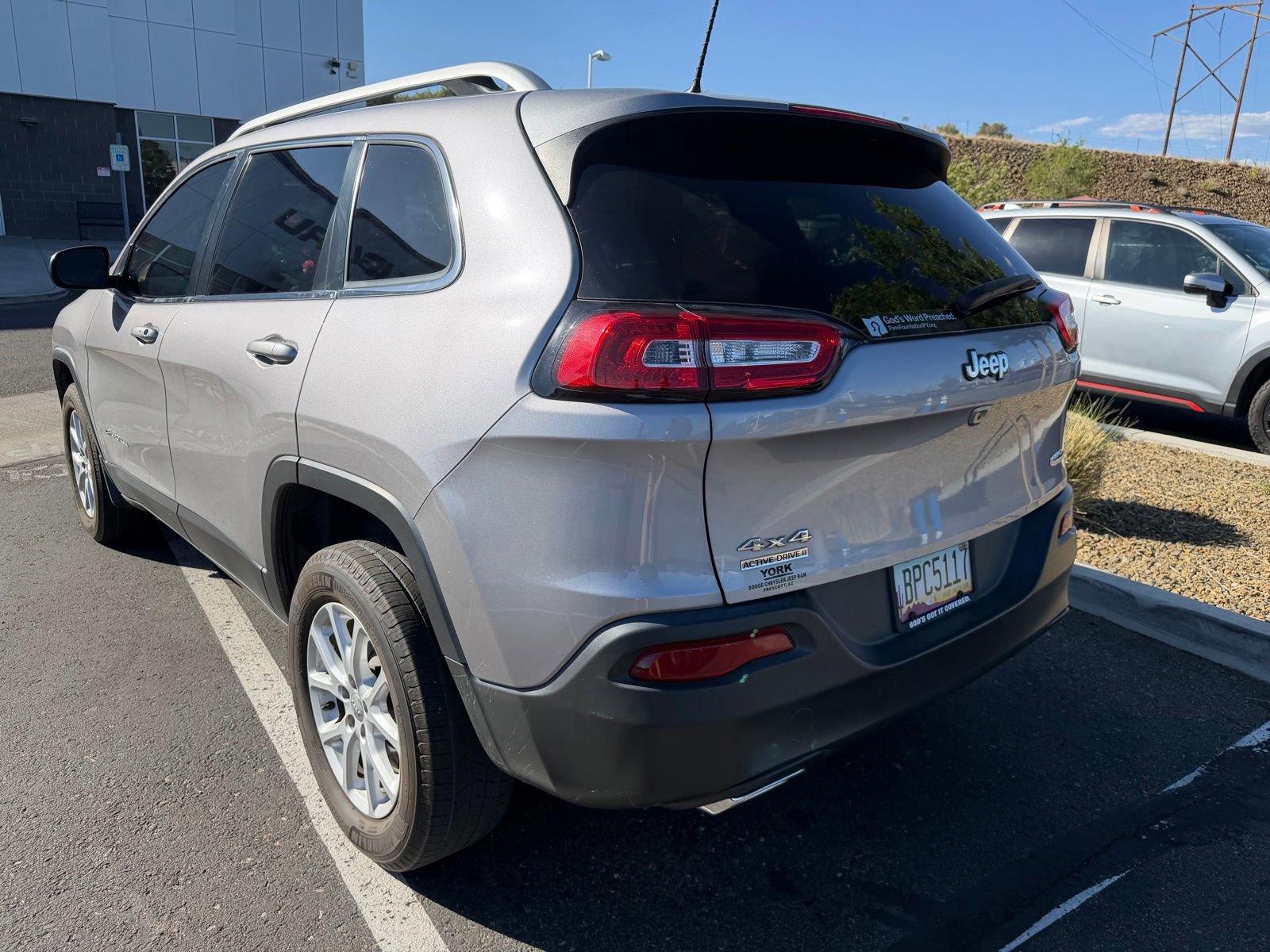 Used 2018 Jeep Cherokee Latitude Plus AWD/4WD image 7