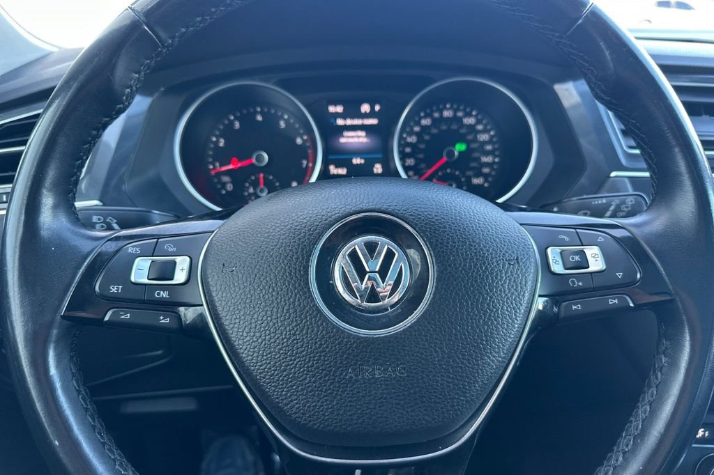 Used 2018 Volkswagen Tiguan SE w/ Panoramic Sunroof Package image 24