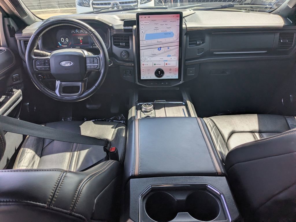 Used 2023 Ford Expedition Platinum image 4