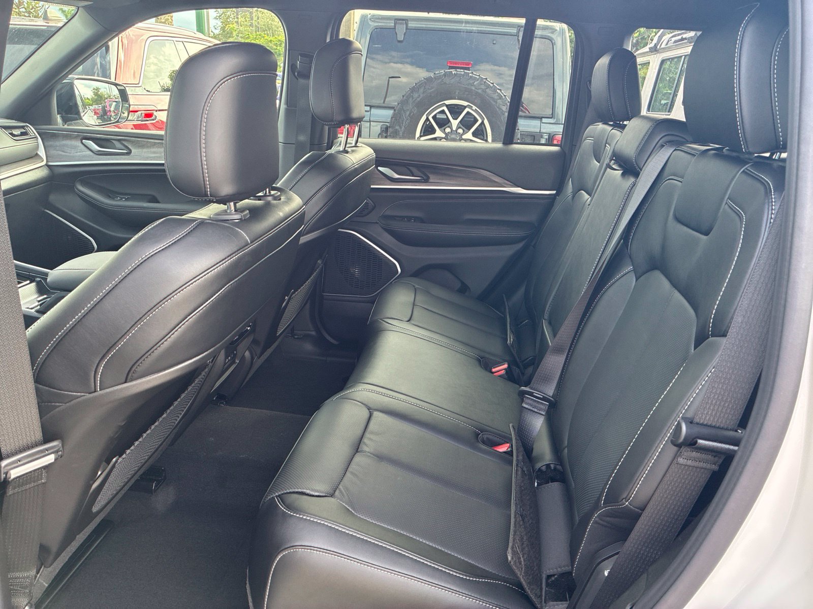 New 2027 Jeep Grand Cherokee Limited AWD/4WD image 10