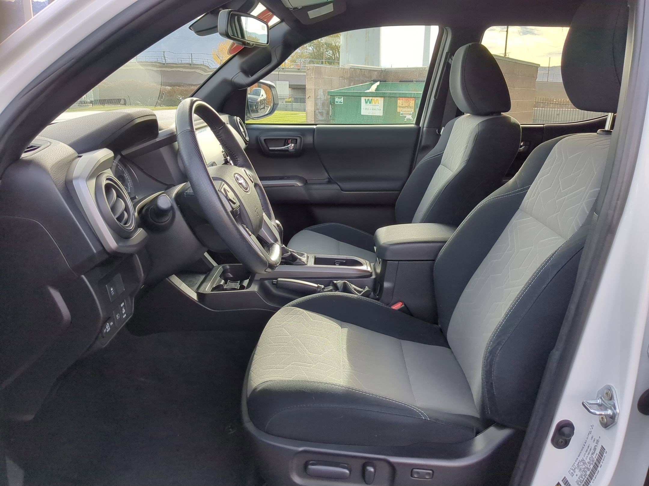 Used 2022 Toyota Tacoma TRD Sport image 17