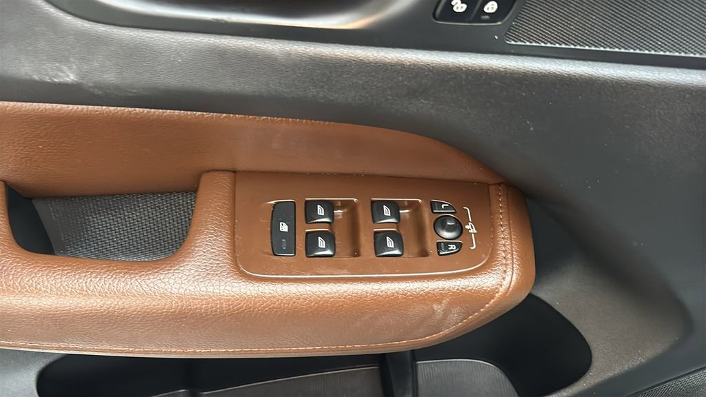 Used 2018 Volvo XC60 T5 Momentum w/ Vision Package image 12