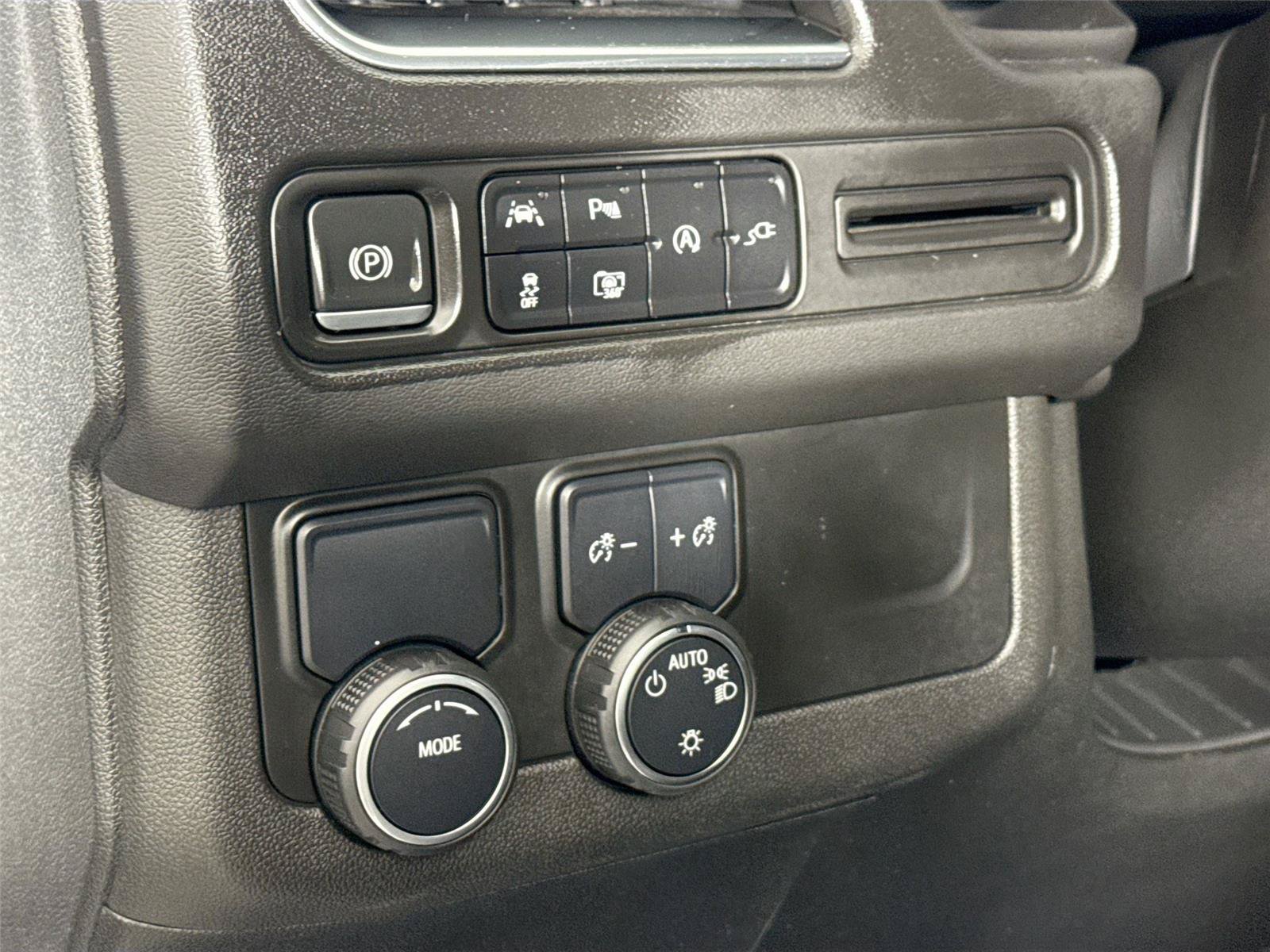 Used 2022 Chevrolet Tahoe LT w/ Luxury Package RWD image 16