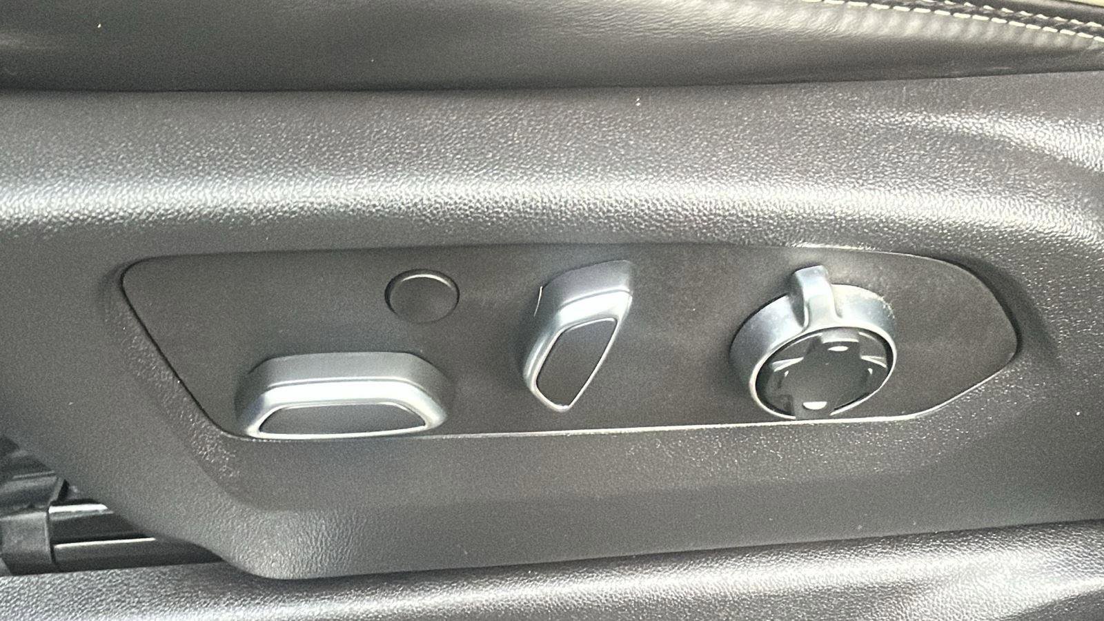 Used 2024 GMC Sierra 2500 Denali Ultimate w/ Snow Plow Prep/Camper Package image 33