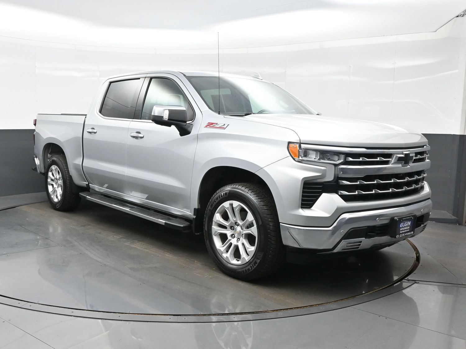 Used 2022 Chevrolet Silverado 1500 LTZ w/ LTZ Premium Package AWD/4WD image 8