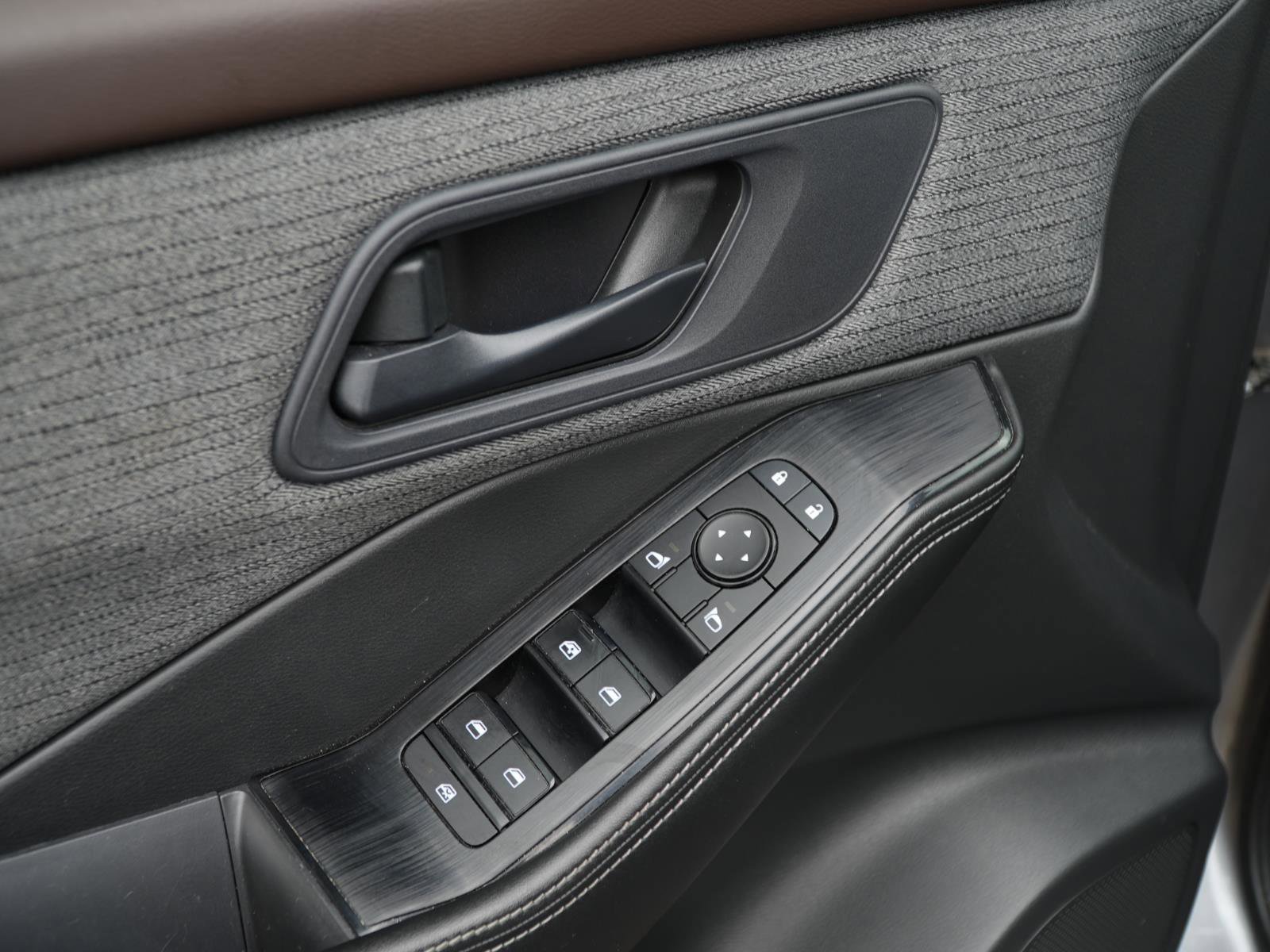 Used 2022 Nissan Rogue S FWD image 12