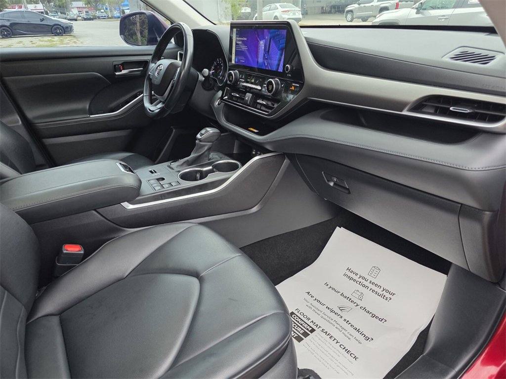 Certified 2024 Toyota Highlander XLE image 13