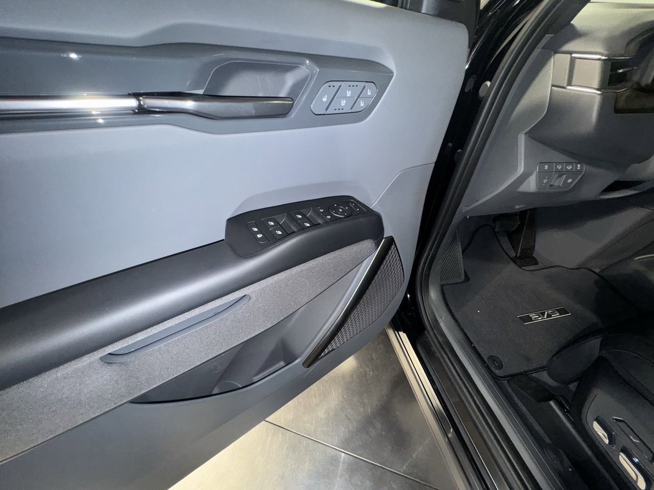 New 2026 Kia EV9 Land w/ Nightfall Edition Package image 17