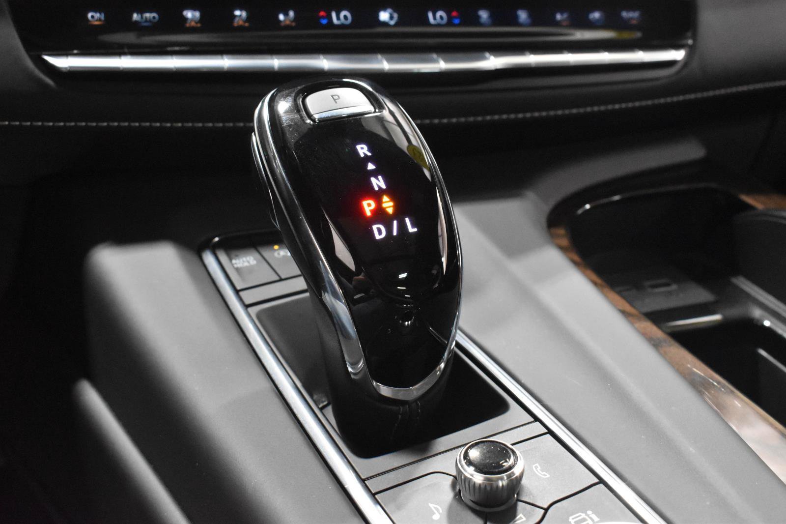 Certified 2023 Cadillac Escalade Premium Luxury Platinum w/ LPO, Floor Liner Package AWD/4WD image 19