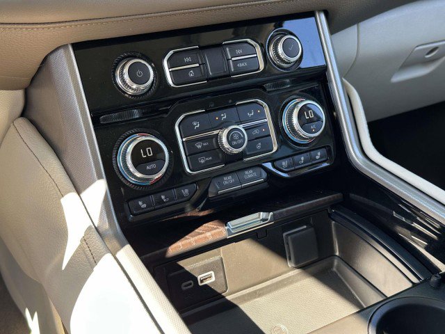 Used 2024 GMC Yukon XL Denali w/ Denali Reserve Package image 25