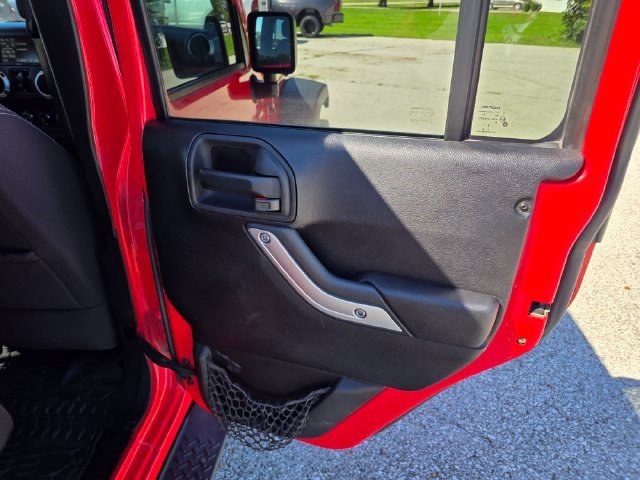 Used 2013 Jeep Wrangler Unlimited Rubicon w/ Dual Top Group AWD/4WD image 12