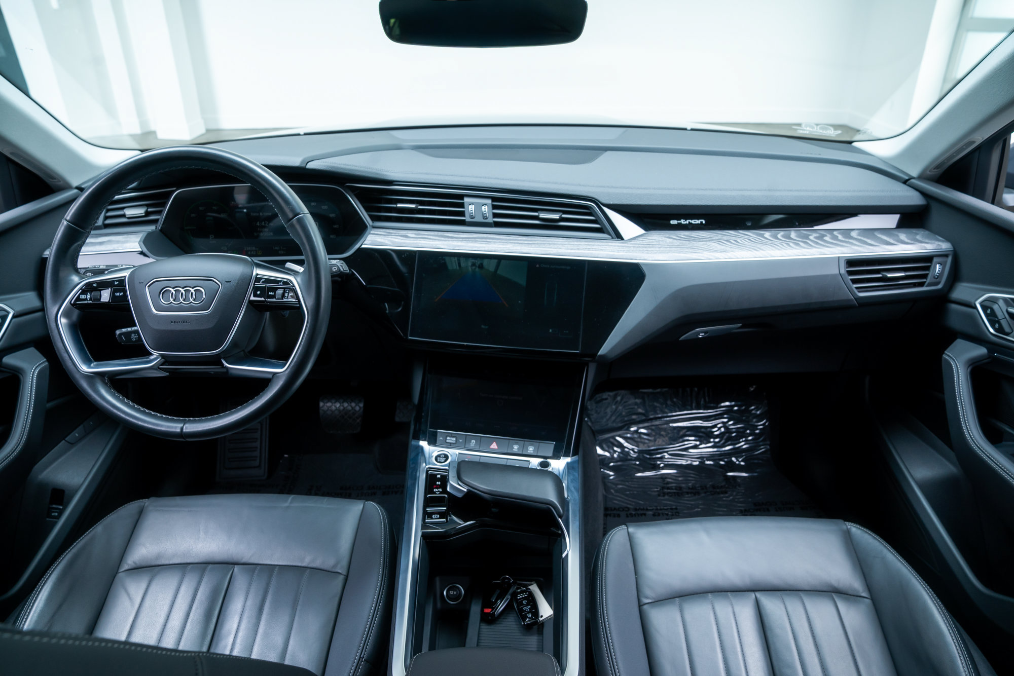 Used 2024 Audi Q8 e-tron Premium Plus AWD/4WD image 9