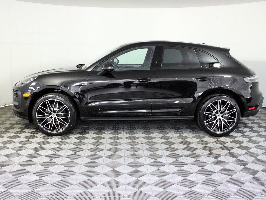 Certified 2025 Porsche Macan image 2