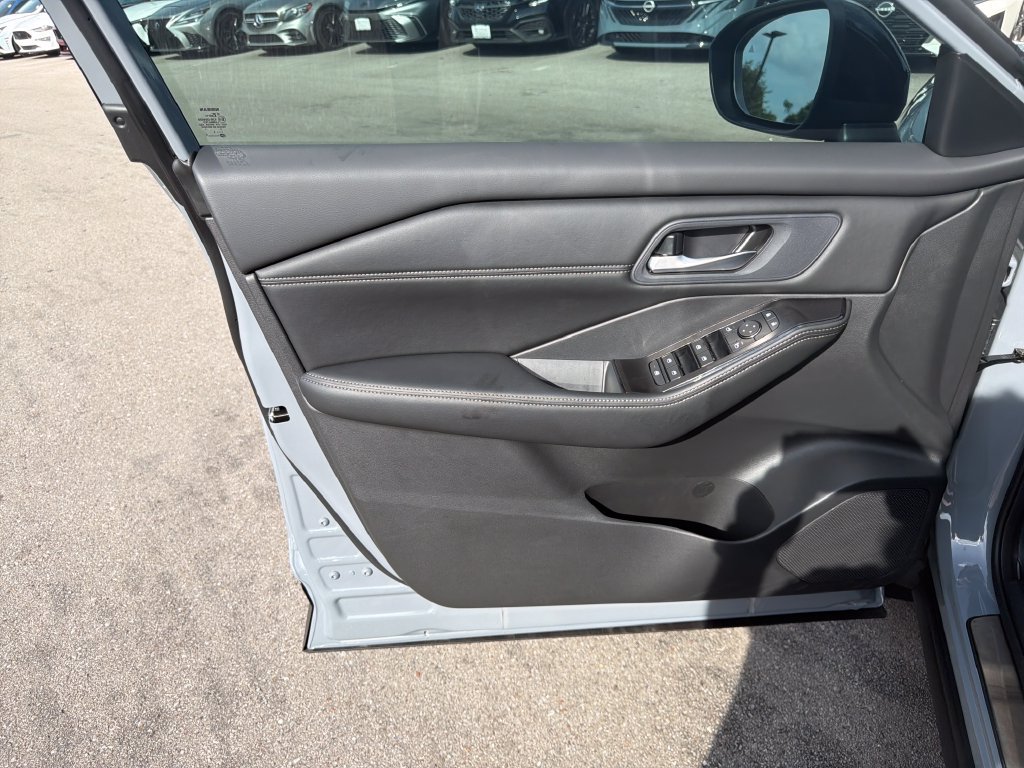 Used 2026 Nissan Rogue Dark Armor FWD image 11
