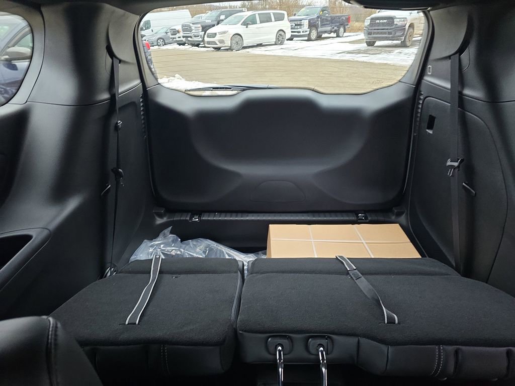 New 2026 Chrysler Pacifica Select w/ S Appearance Package image 27