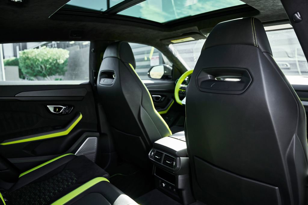 Used 2022 Lamborghini Urus AWD/4WD image 40