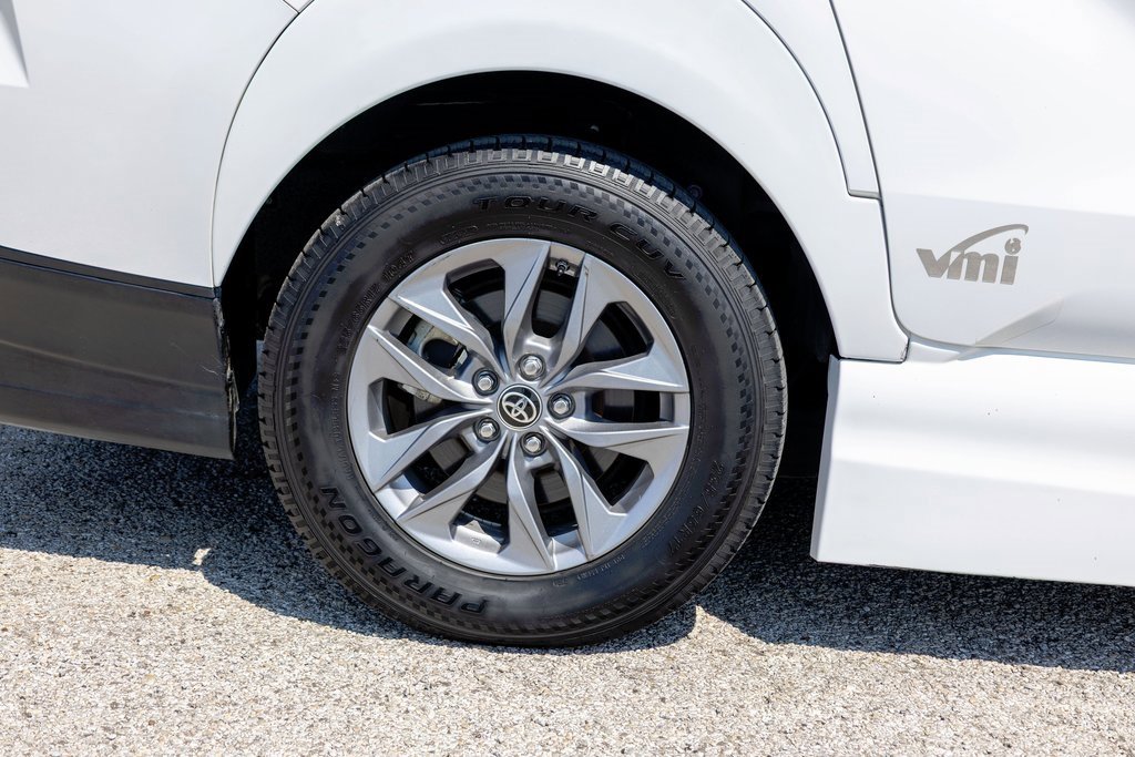 Used 2022 Toyota Sienna LE image 24