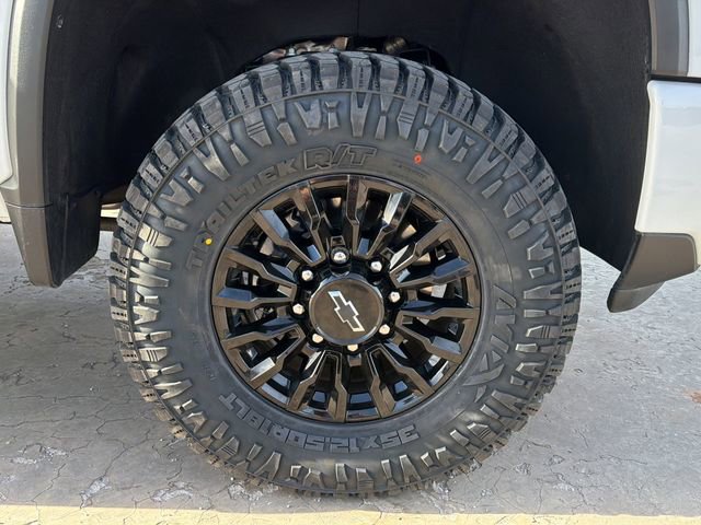 Used 2024 Chevrolet Silverado 2500 LTZ w/ LTZ Plus Package image 9