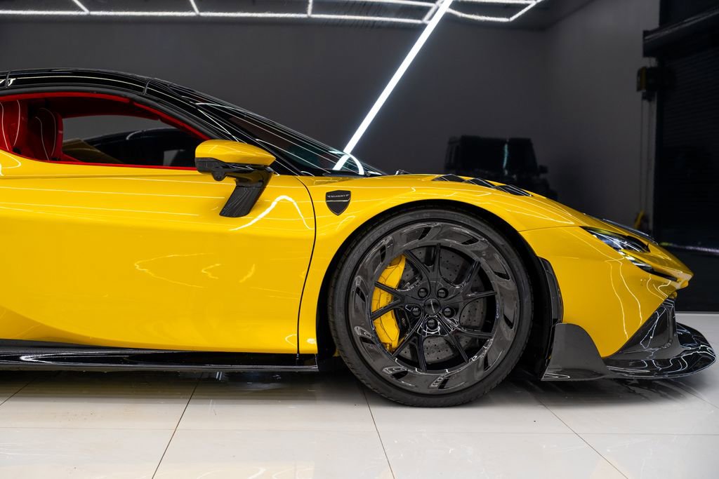 Used 2022 Ferrari SF90 Spider image 15