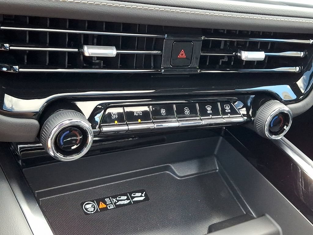 New 2026 Chevrolet Suburban Premier w/ Sun And Tow Package AWD/4WD image 13