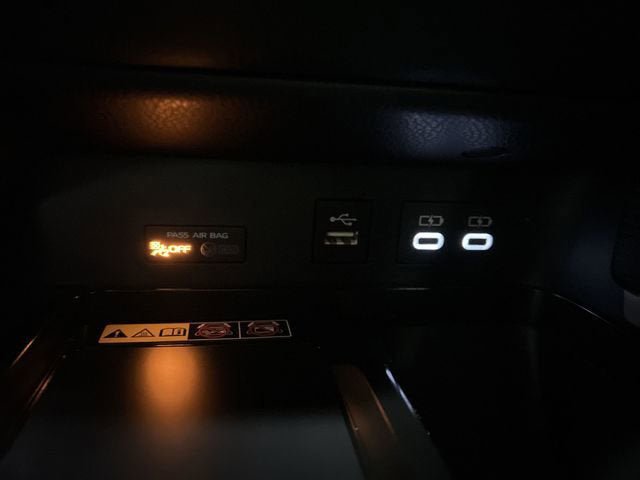 Used 2025 Toyota Camry SE image 34