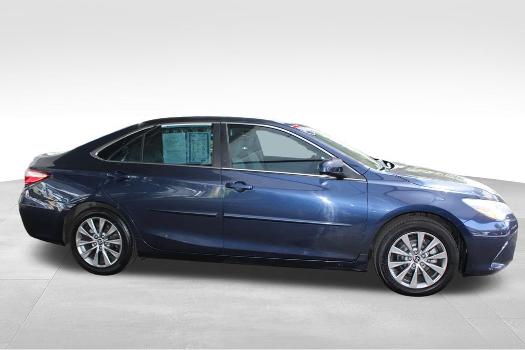 Used 2015 Toyota Camry XLE w/ Moonroof Package FWD image 18