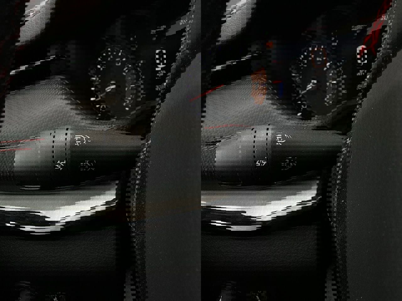 Used 2025 Jeep Compass Trailhawk AWD/4WD image 36