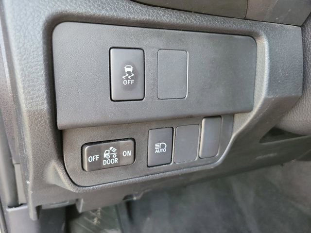Used 2023 Toyota Tacoma SR5 w/ Technology Package image 30