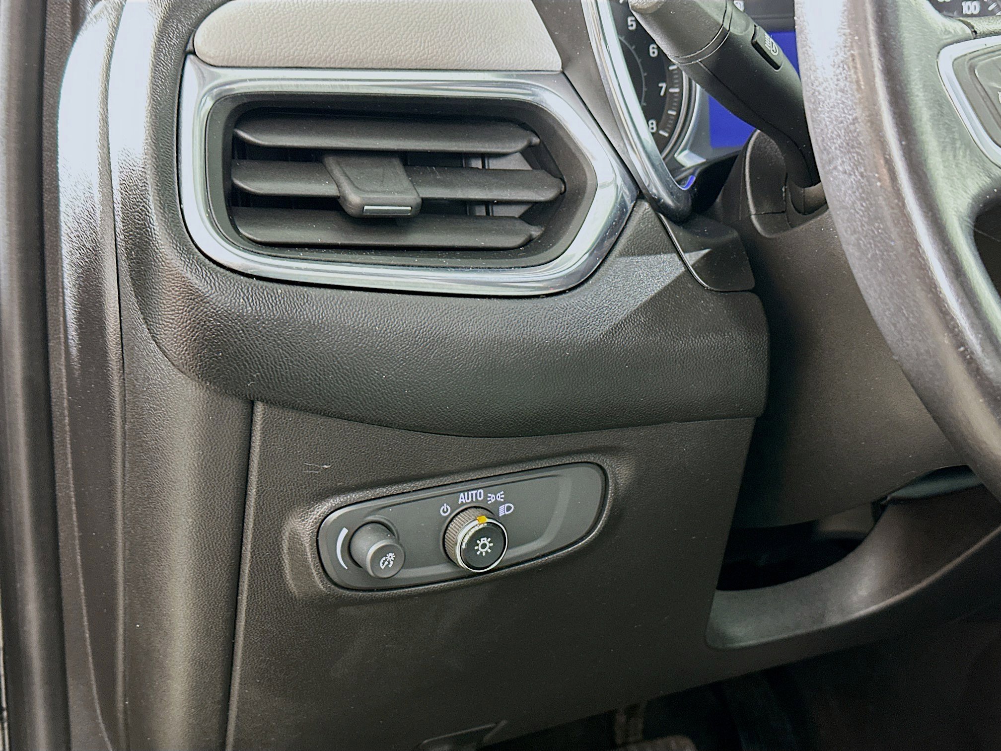 Used 2022 Chevrolet Equinox LT w/ Driver Convenience Package image 10