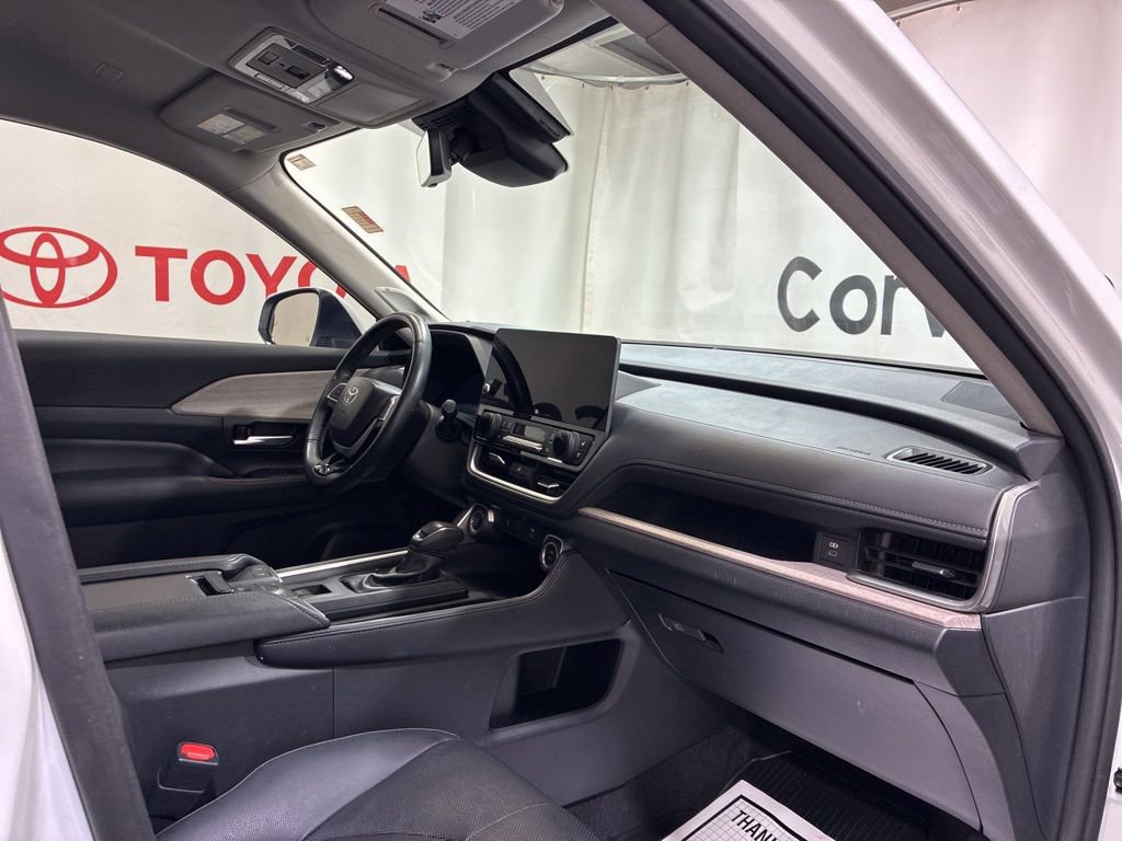 Used 2024 Toyota Grand Highlander AWD image 11